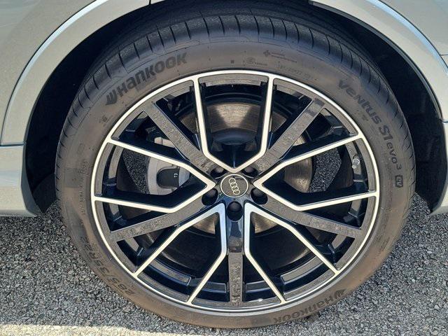 new 2025 Audi Q7 car, priced at $78,900