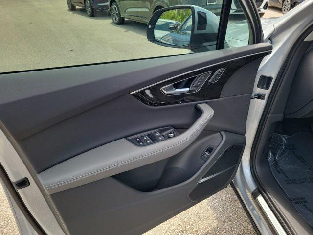 new 2025 Audi Q7 car, priced at $78,900