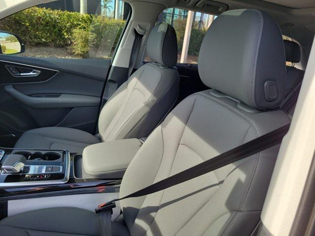 new 2025 Audi Q7 car, priced at $77,695