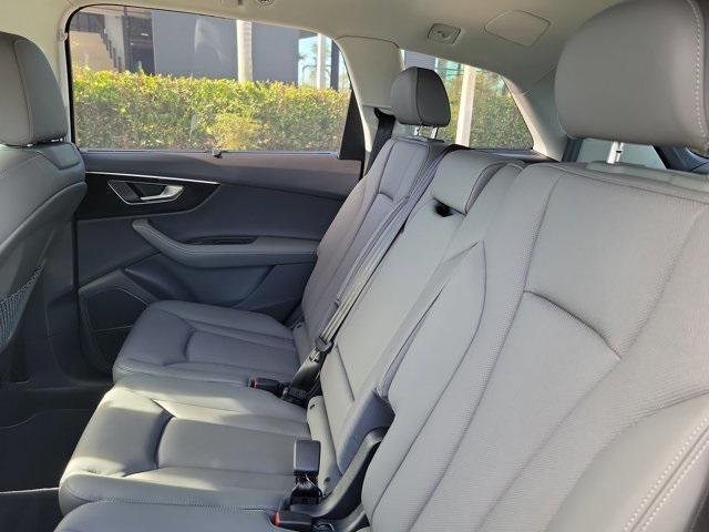 new 2025 Audi Q7 car, priced at $77,695
