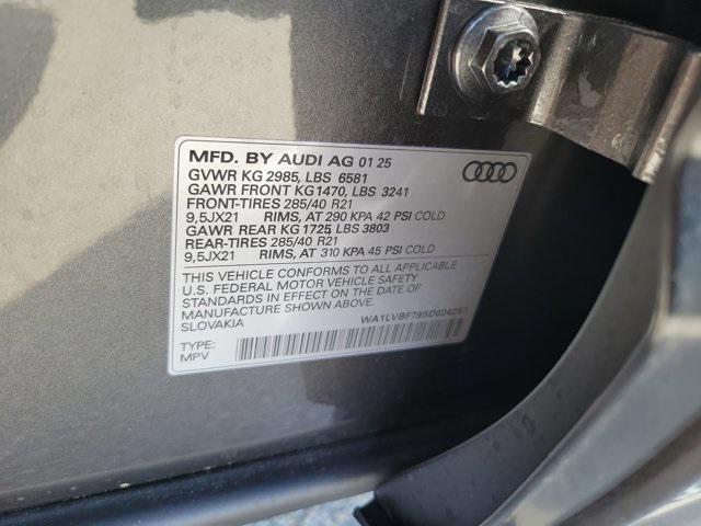 new 2025 Audi Q7 car, priced at $77,695