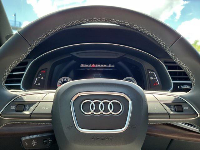 new 2025 Audi Q7 car, priced at $65,075