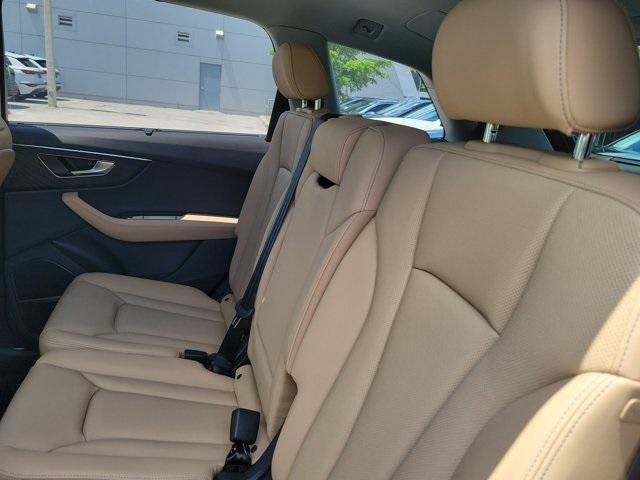 new 2025 Audi Q7 car, priced at $77,450