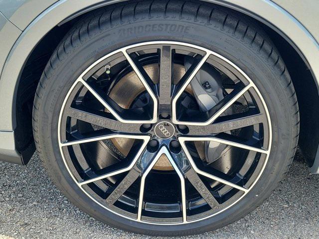 new 2025 Audi Q7 car, priced at $79,040