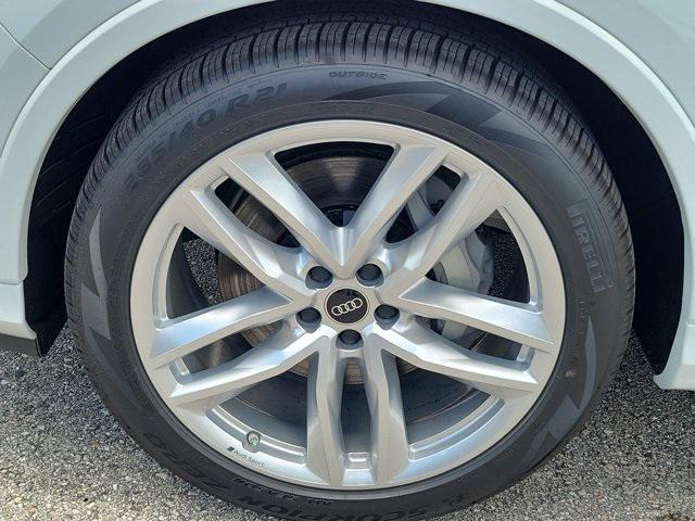 new 2025 Audi Q7 car, priced at $76,205
