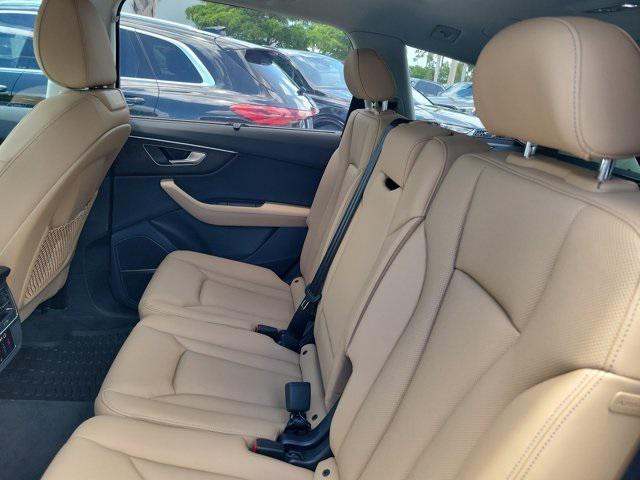 new 2025 Audi Q7 car, priced at $76,205
