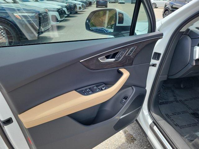 new 2025 Audi Q7 car, priced at $76,205