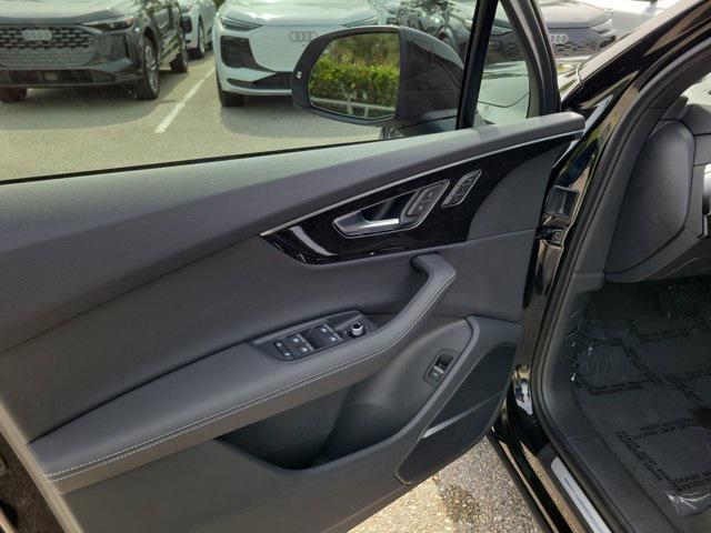 new 2025 Audi Q7 car, priced at $72,305