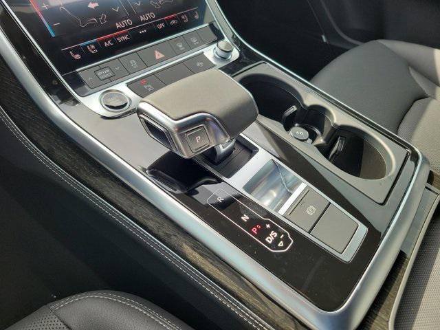new 2025 Audi Q7 car, priced at $72,305