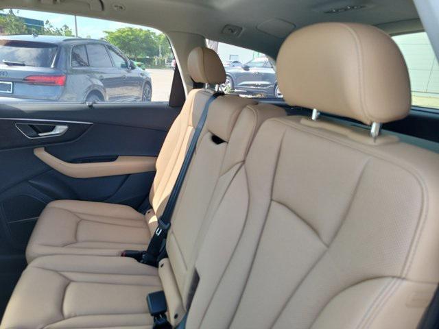 new 2025 Audi Q7 car, priced at $72,705
