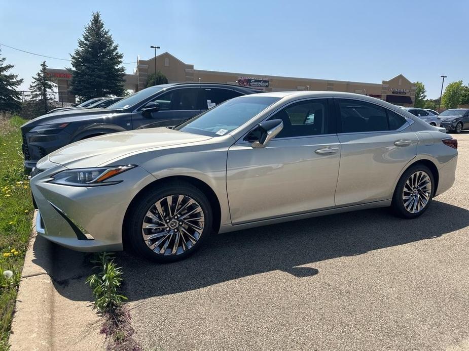 new 2024 Lexus ES 300h car, priced at $52,344