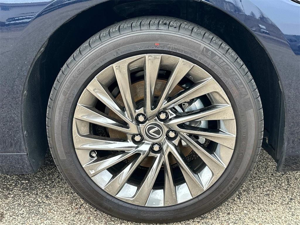 new 2025 Lexus ES 350 car, priced at $52,476