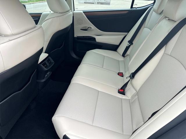 new 2025 Lexus ES 300h car, priced at $46,748
