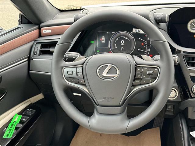 new 2025 Lexus ES 300h car, priced at $46,748