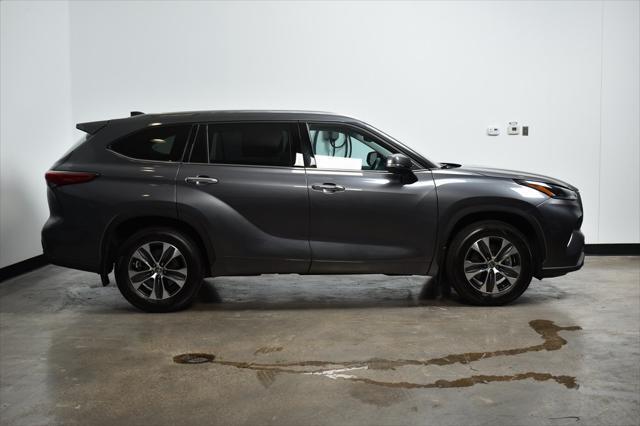 used 2021 Toyota Highlander car, priced at $35,500