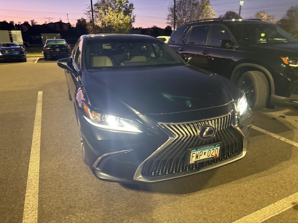 used 2020 Lexus ES 300h car, priced at $30,000