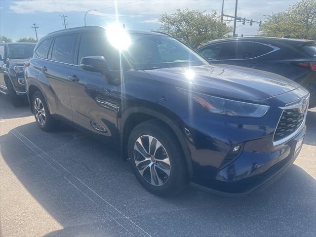 used 2022 Toyota Highlander car, priced at $37,999