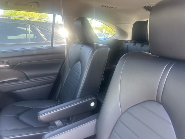 used 2022 Toyota Highlander car, priced at $37,999