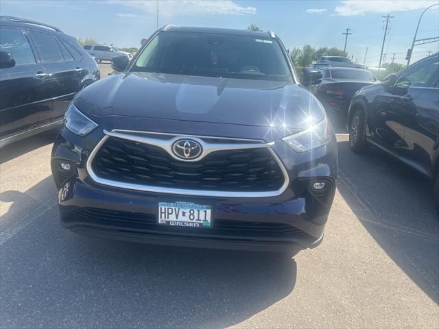 used 2022 Toyota Highlander car, priced at $37,999