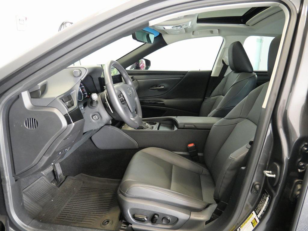 used 2025 Lexus ES 300h car, priced at $43,499