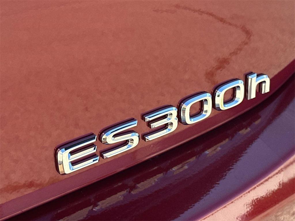 new 2025 Lexus ES 300h car, priced at $49,465