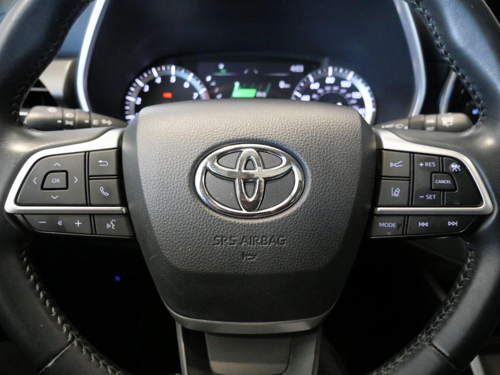 used 2022 Toyota Highlander car, priced at $35,795