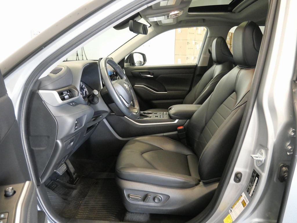 used 2022 Toyota Highlander car, priced at $35,795