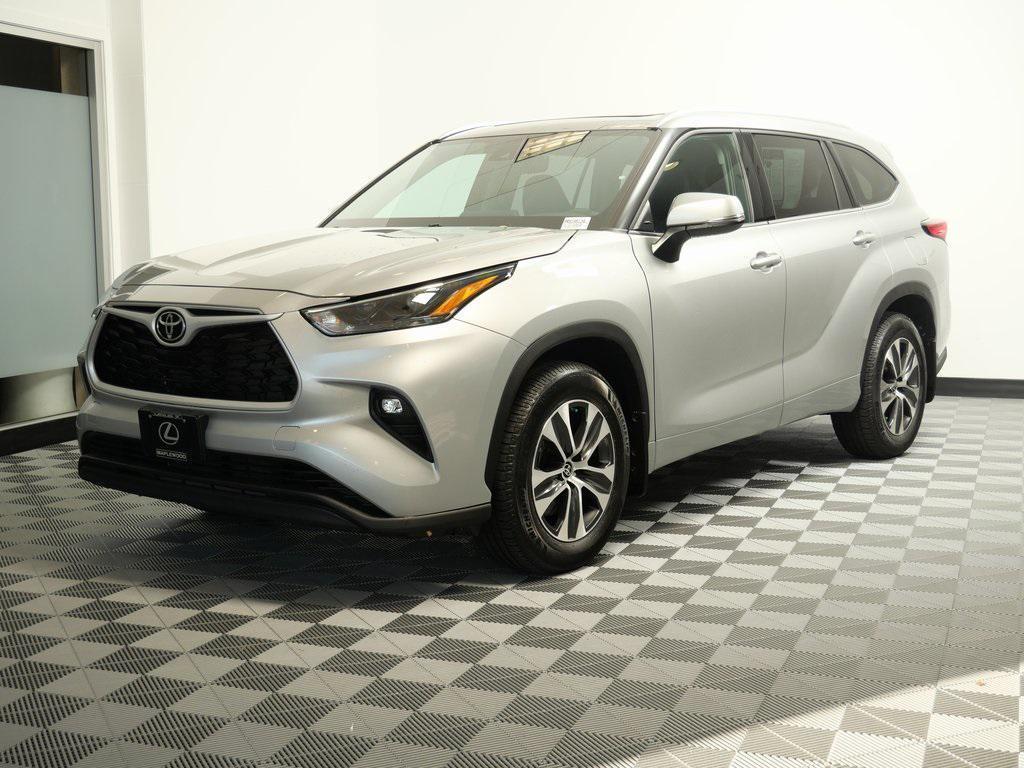 used 2022 Toyota Highlander car, priced at $35,795