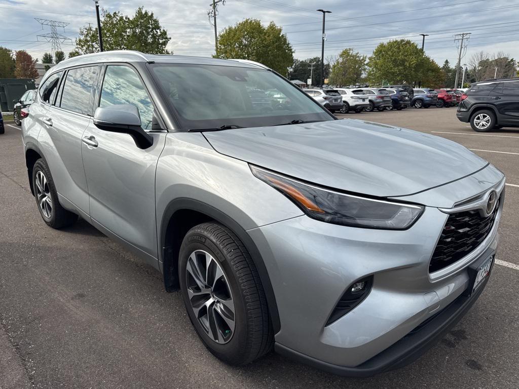 used 2022 Toyota Highlander car, priced at $36,999