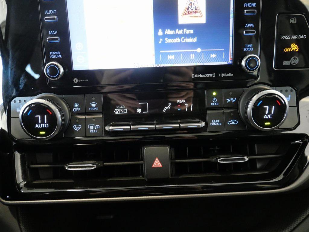 used 2022 Toyota Highlander car, priced at $35,795