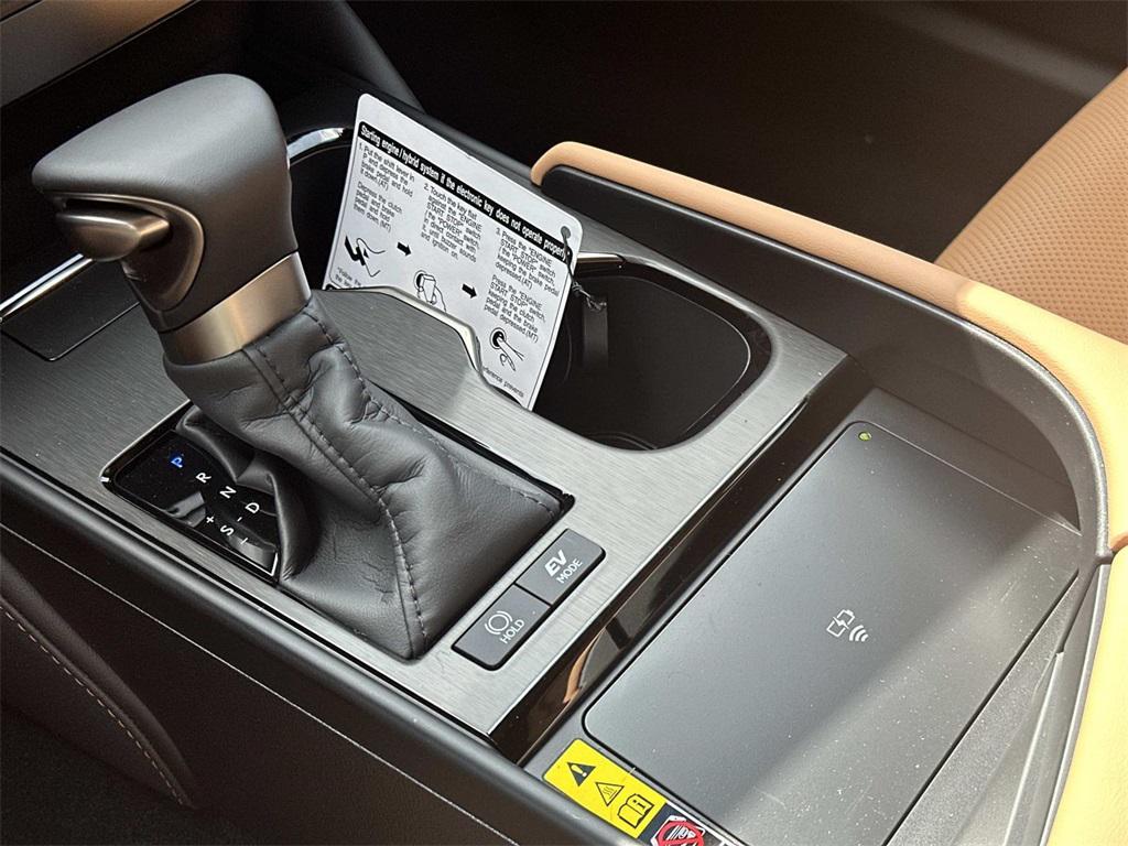 new 2025 Lexus ES 300h car, priced at $50,424