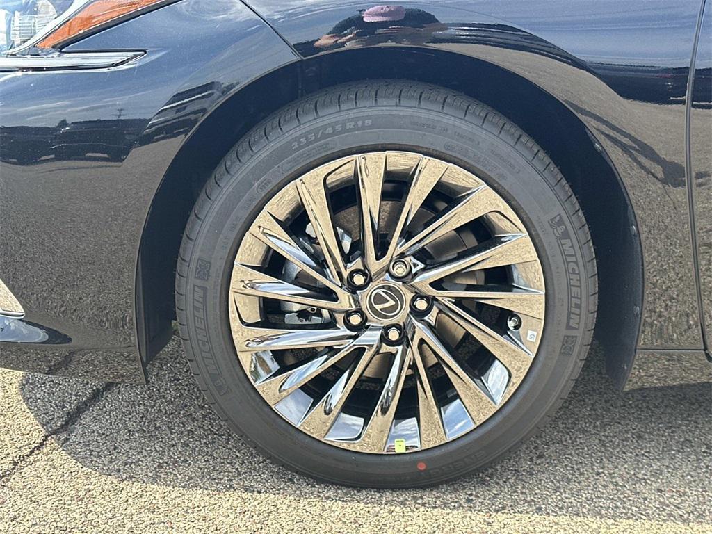 new 2025 Lexus ES 300h car, priced at $50,424
