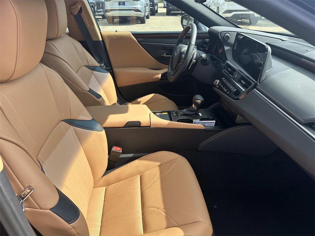 new 2025 Lexus ES 300h car, priced at $50,424