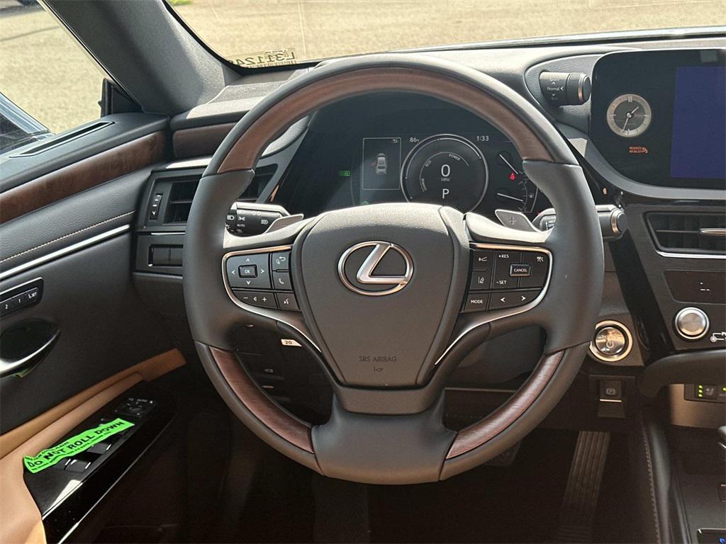 new 2025 Lexus ES 300h car, priced at $50,424
