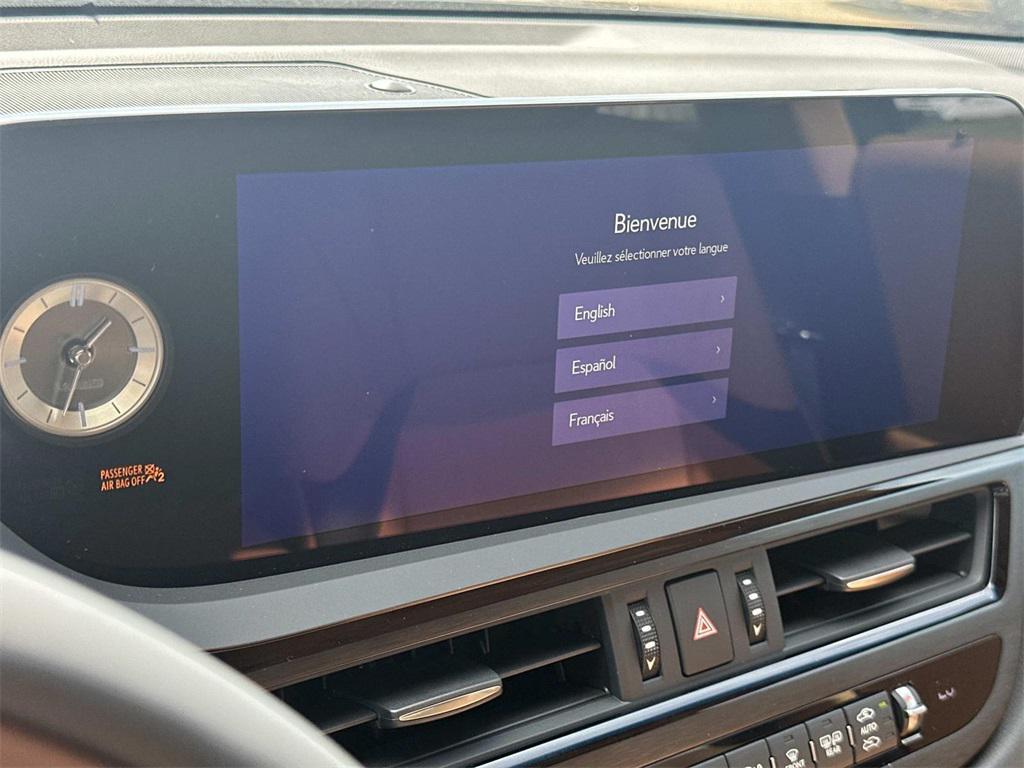 new 2025 Lexus ES 300h car, priced at $50,424
