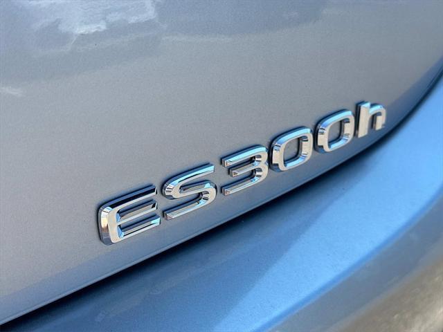 new 2025 Lexus ES 300h car, priced at $49,357