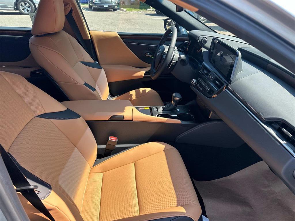 new 2025 Lexus ES 300h car, priced at $49,357