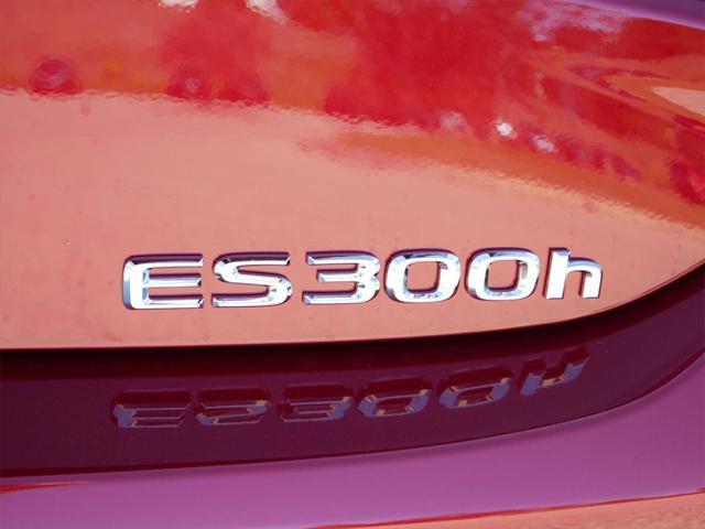 new 2025 Lexus ES 300h car, priced at $50,109