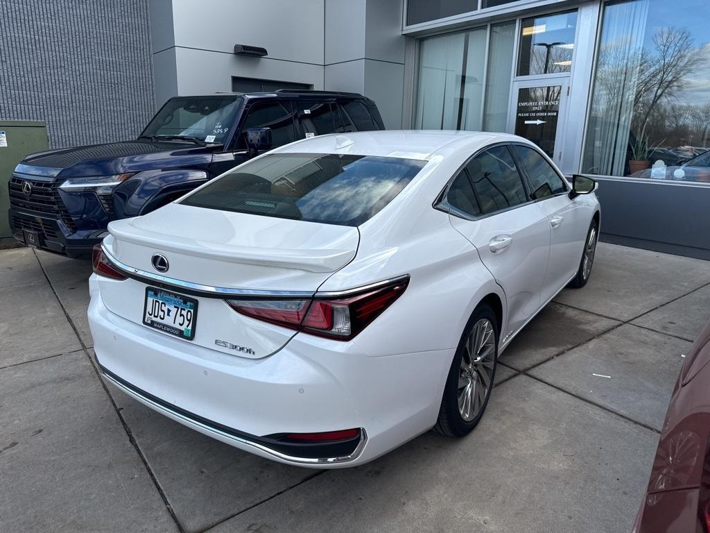 used 2022 Lexus ES 300h car, priced at $38,500