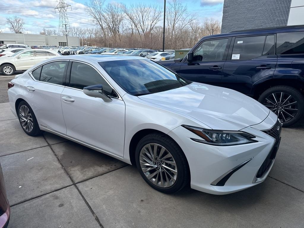 used 2022 Lexus ES 300h car, priced at $38,500