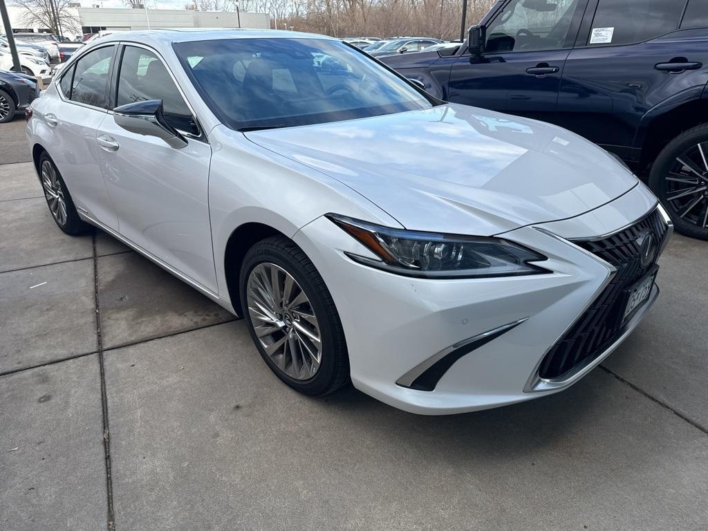 used 2022 Lexus ES 300h car, priced at $38,500