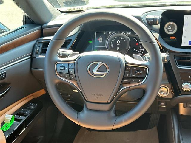 new 2025 Lexus ES 300h car, priced at $48,861