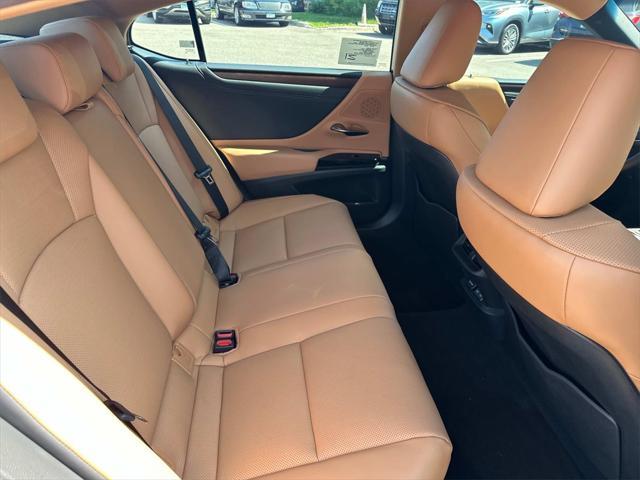 new 2025 Lexus ES 300h car, priced at $48,861