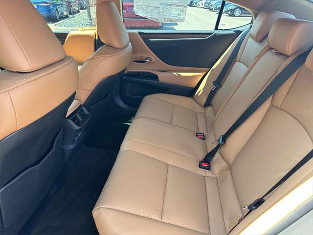 new 2025 Lexus ES 300h car, priced at $48,861