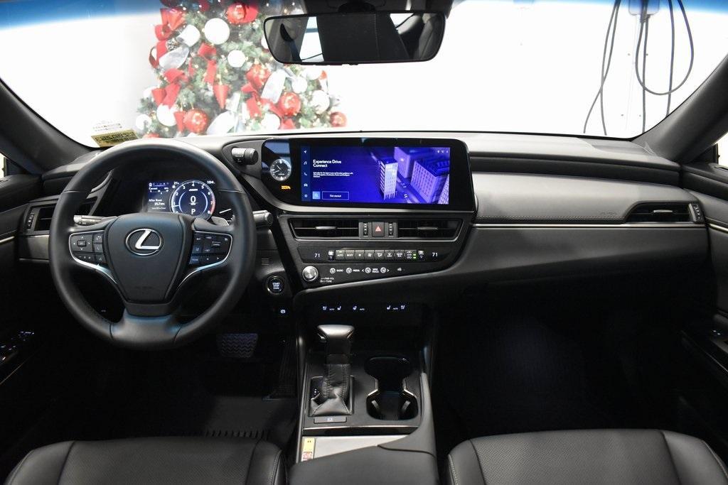 used 2024 Lexus ES 250 car, priced at $40,000