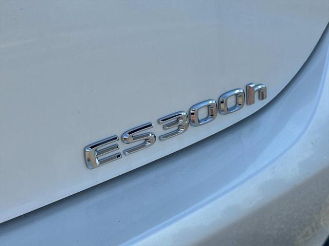 new 2025 Lexus ES 300h car, priced at $48,563