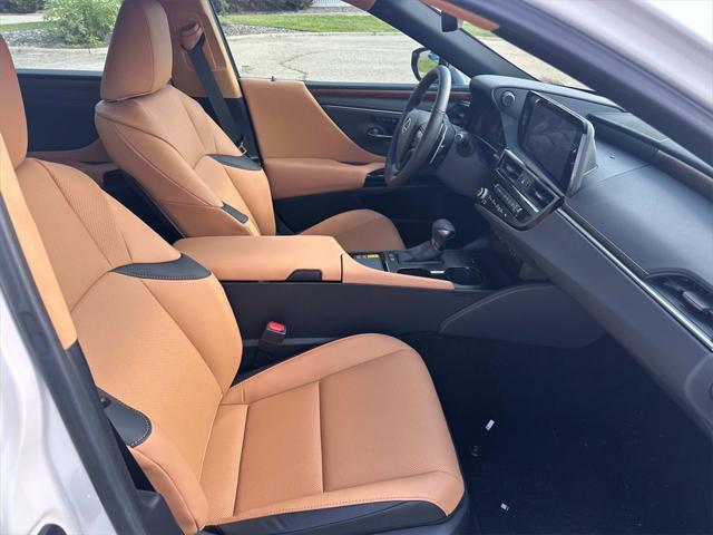 new 2025 Lexus ES 300h car, priced at $48,563