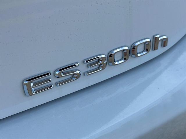 new 2025 Lexus ES 300h car, priced at $49,357