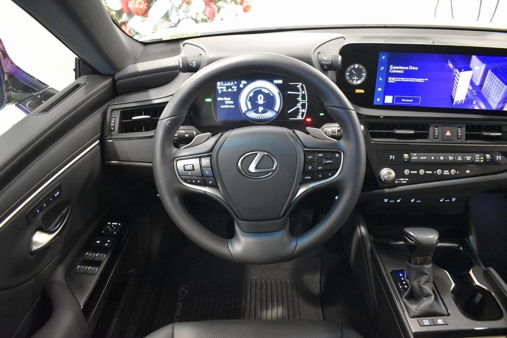 used 2024 Lexus ES 300h car, priced at $40,000