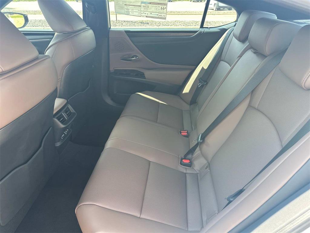 new 2025 Lexus ES 300h car, priced at $48,053